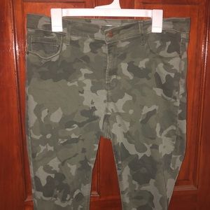Camouflage super soft super skinny mid rise jeans